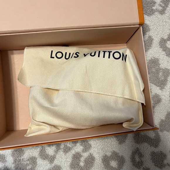 Louis Vuitton Pop My Heart bag- Valentine’s Day 2023 drop - Picture 2 of 8